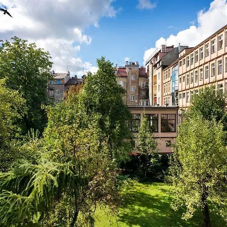 アパートホテル Emaus 3*