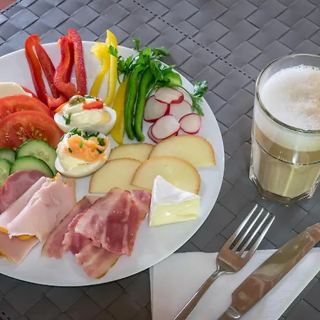 アパートホテル Emaus