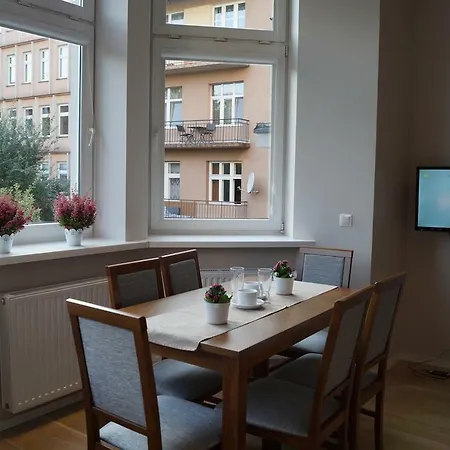 Emaus アパートホテル 3*