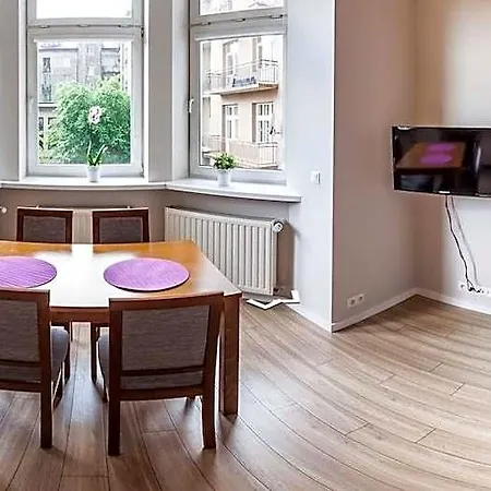 Emaus شقة فندقية 3*